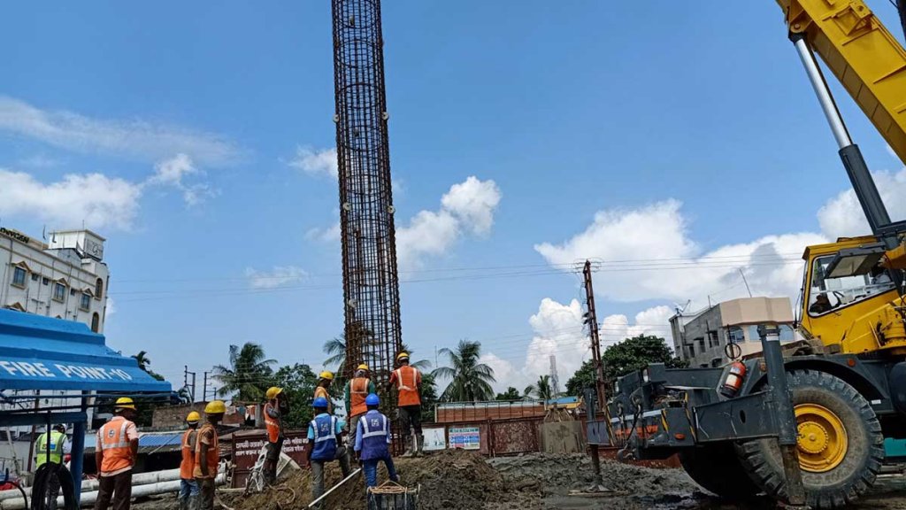 construction of pile cage lowering